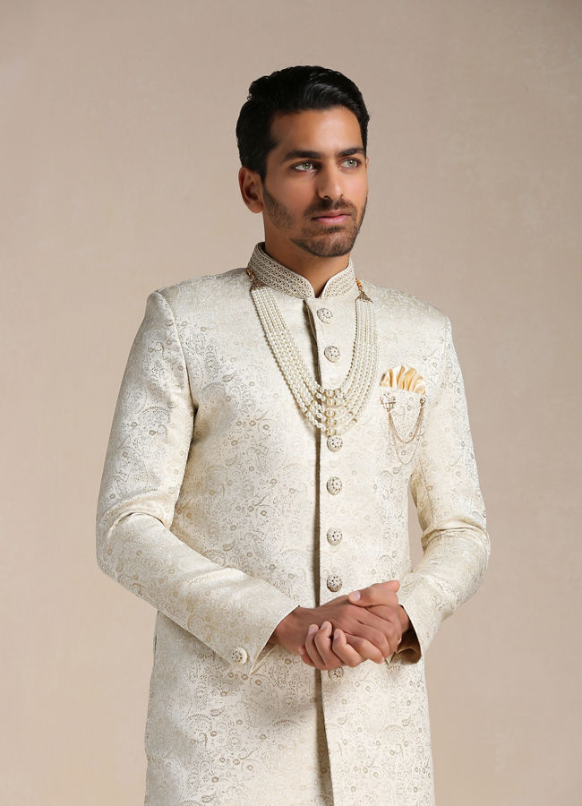 alt message - Manyavar Men Shell White Paisley Patterned Sherwani Set image number 0